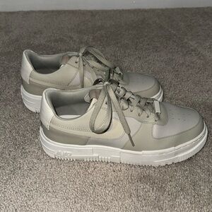 Nike Air Force 1 Low Pixel - W 9.0